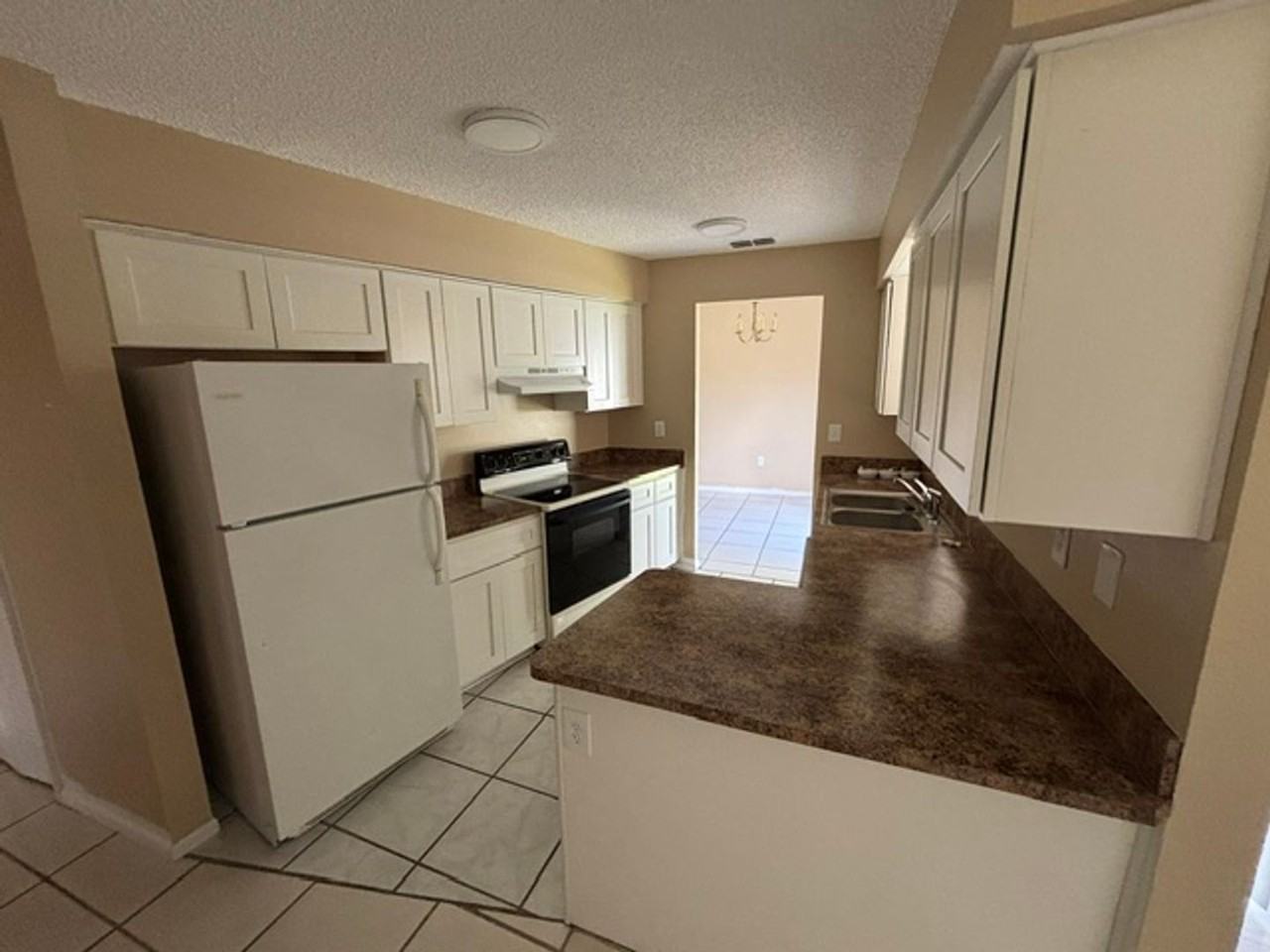 3206 Ambassador Ave - Photo 3 of 12