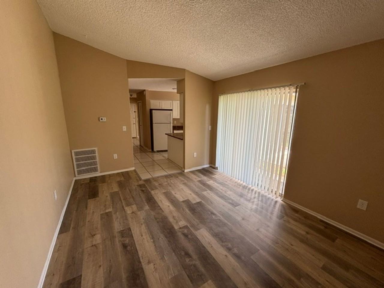 3206 Ambassador Ave - Photo 4 of 12