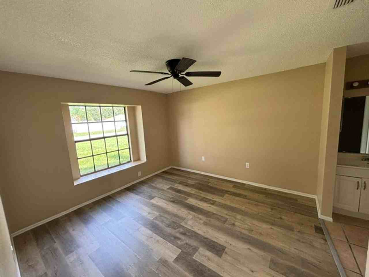 3206 Ambassador Ave - Photo 5 of 12