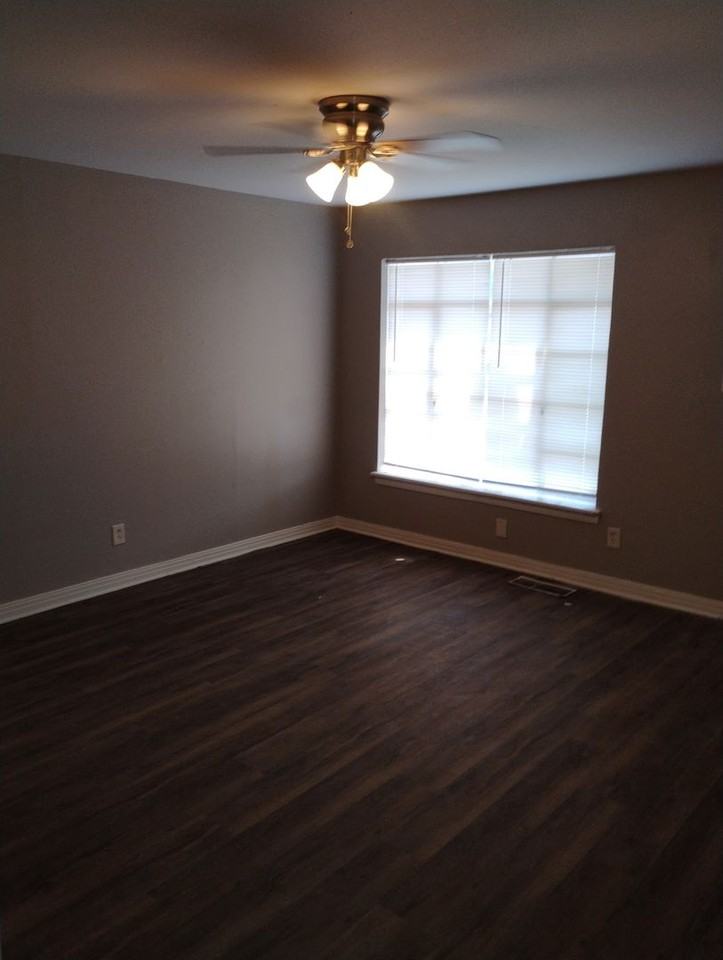 163 Hubbard Dr - Photo 4 of 6
