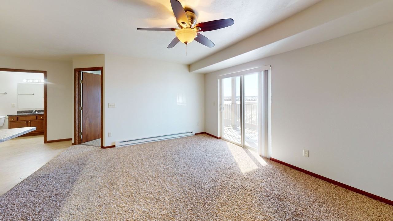 2208 33rd St NW - Photo 4 of 11