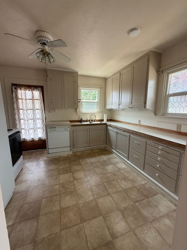 520 Jefferson St - Photo 5 of 9