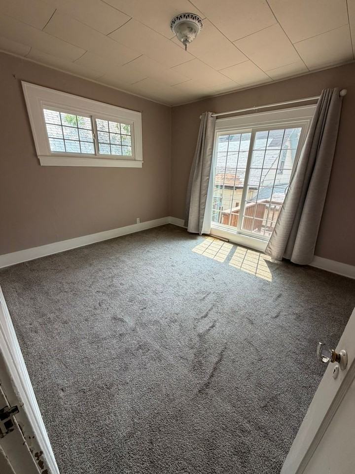 520 Jefferson St - Photo 7 of 9