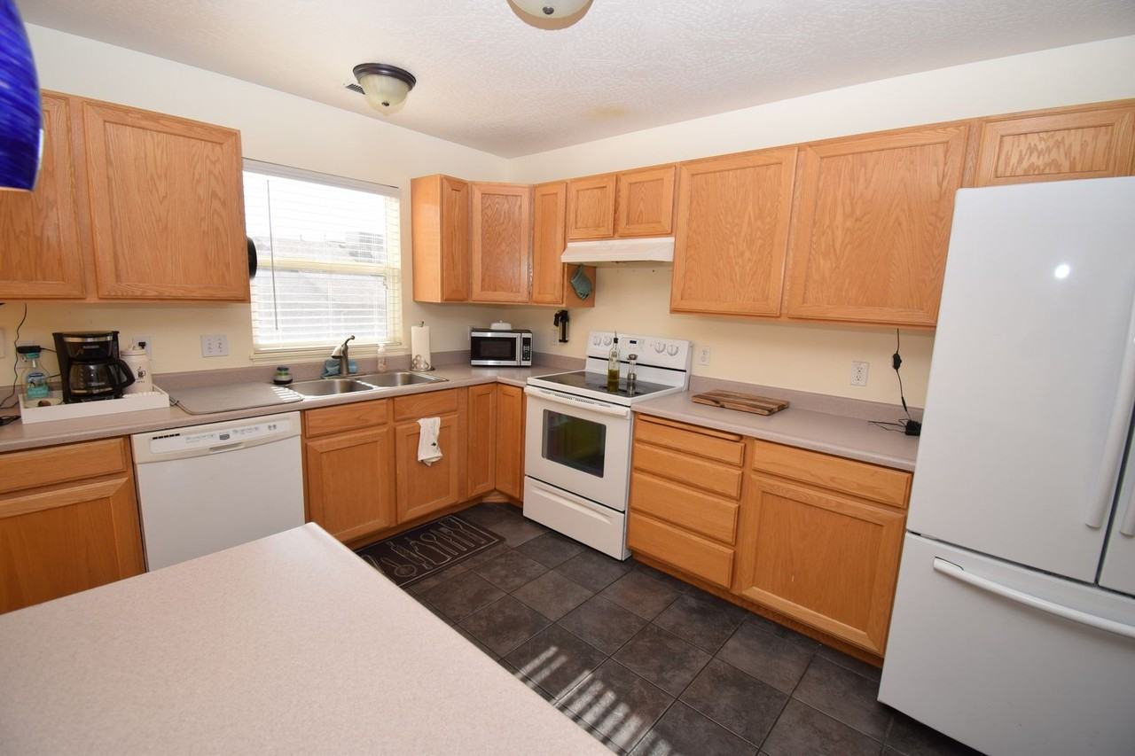 874 E Forest Park Ct - Photo 5 of 13