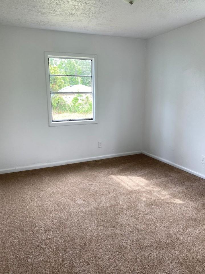 8505 Jasper Ave - Photo 5 of 7