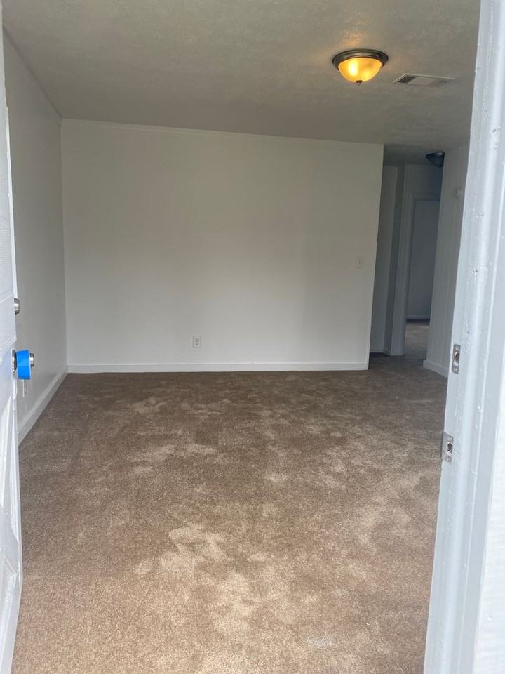 8505 Jasper Ave - Photo 6 of 7