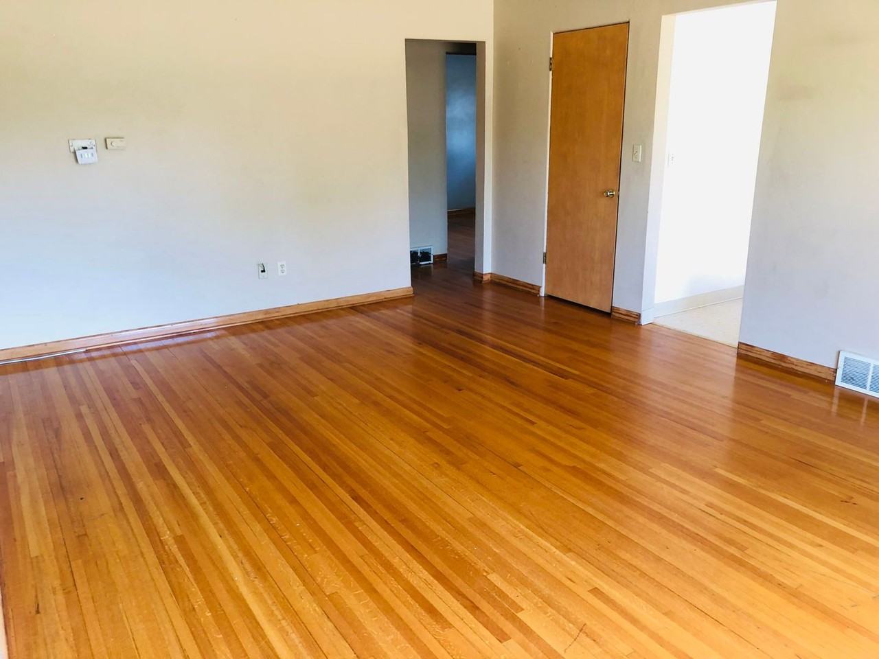 417 11th Ave Se - Photo 3 of 10