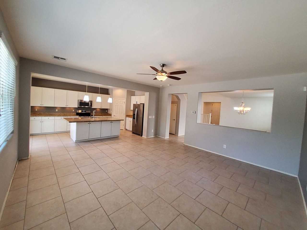 3031 E Regina St - Photo 5 of 18