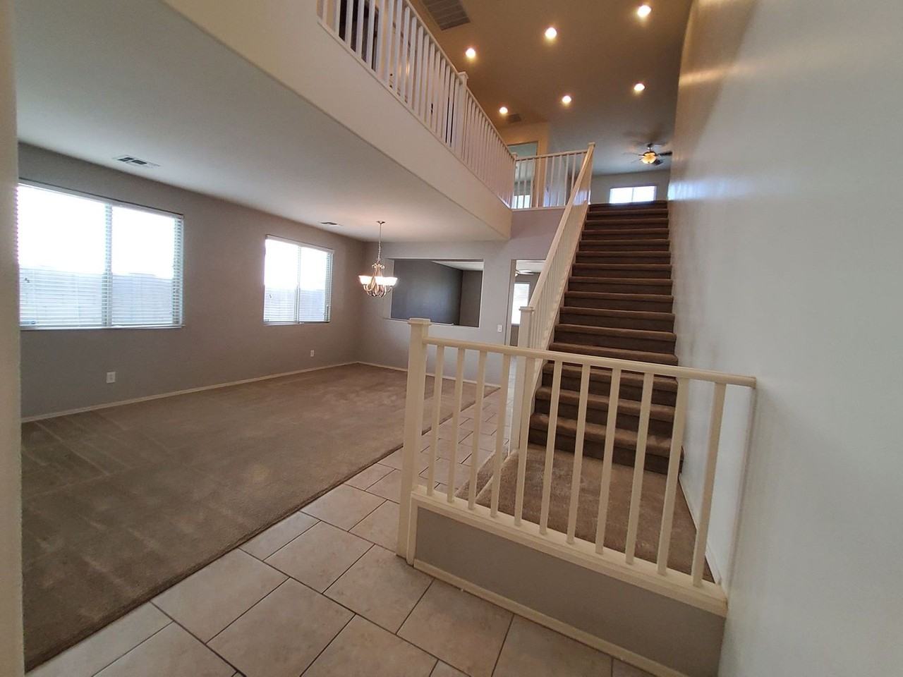 3031 E Regina St - Photo 6 of 18
