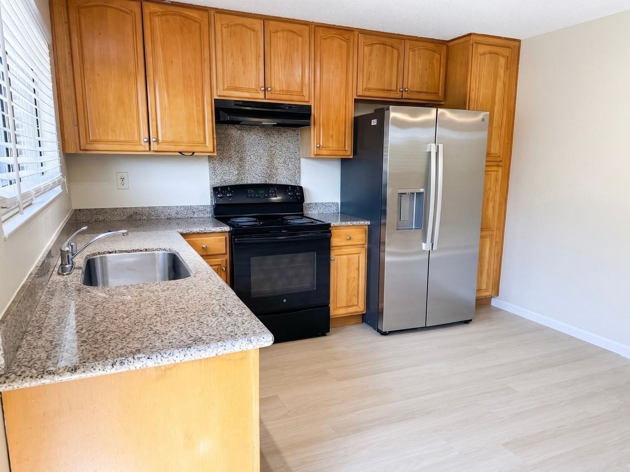 942 Marie Ave - Photo 4 of 14