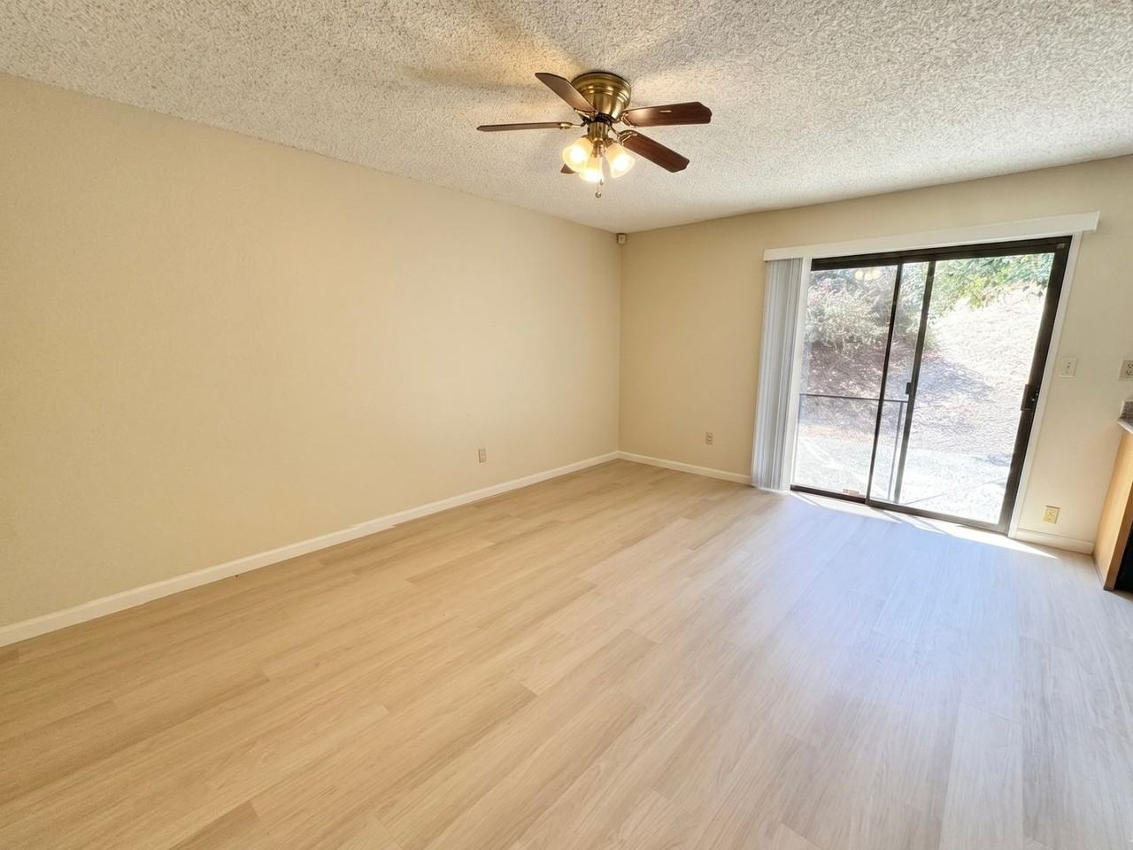 942 Marie Ave - Photo 6 of 14