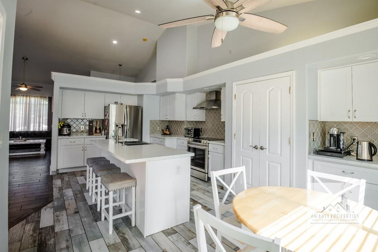 933 N Burgan Ave - Photo 6 of 18