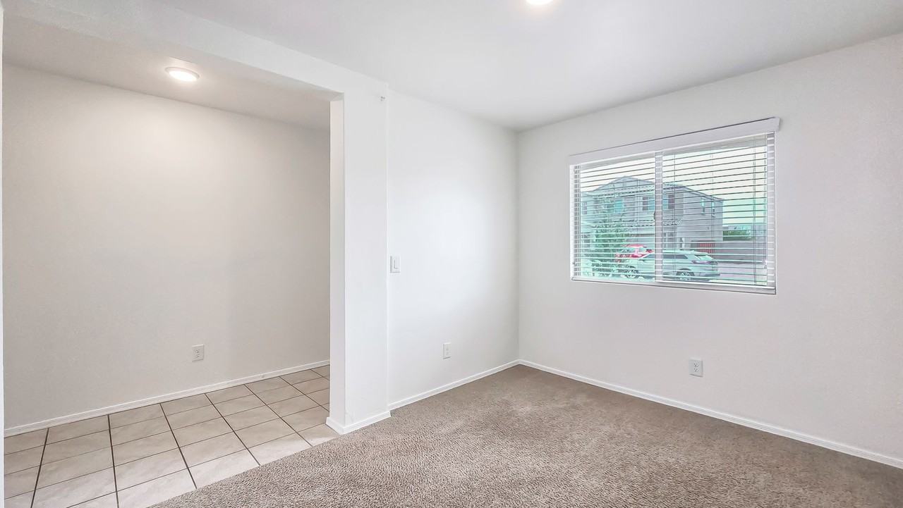 8562 S 253rd Ave - Photo 4 of 20