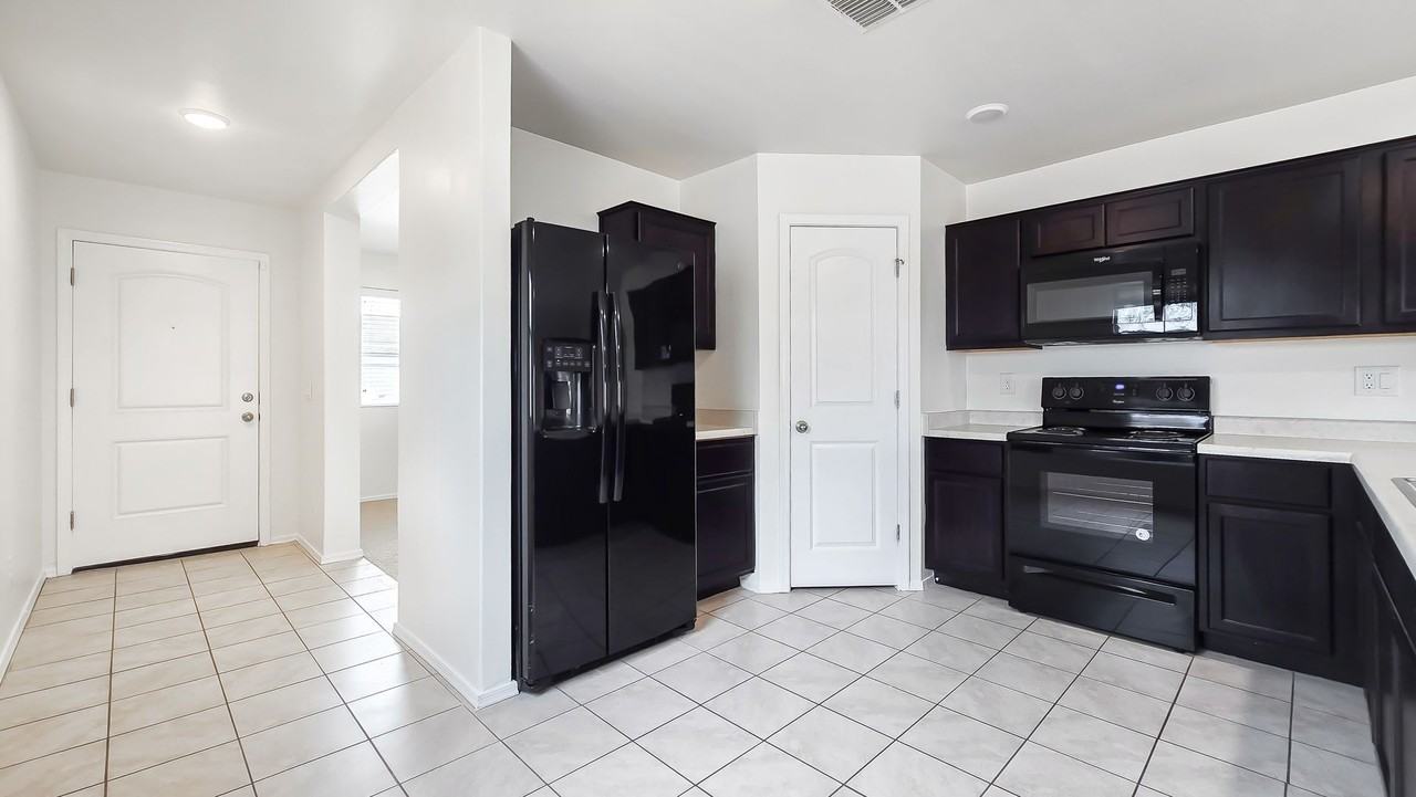 8562 S 253rd Ave - Photo 5 of 20