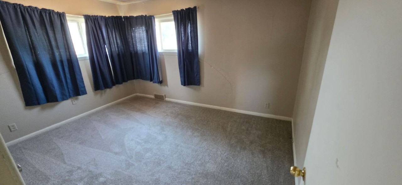 1809 W 32nd St - Photo 6 of 10