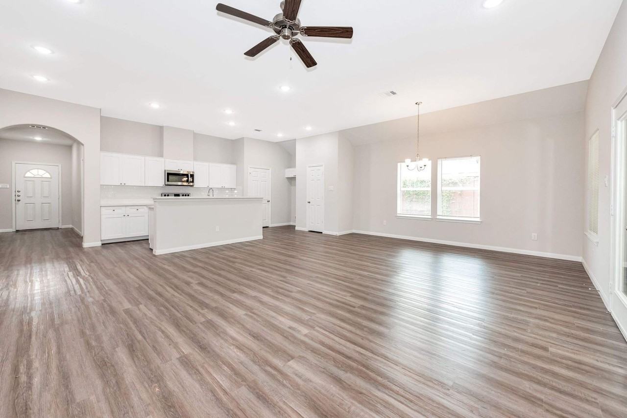 1206 Denison Ave - Photo 2 of 20
