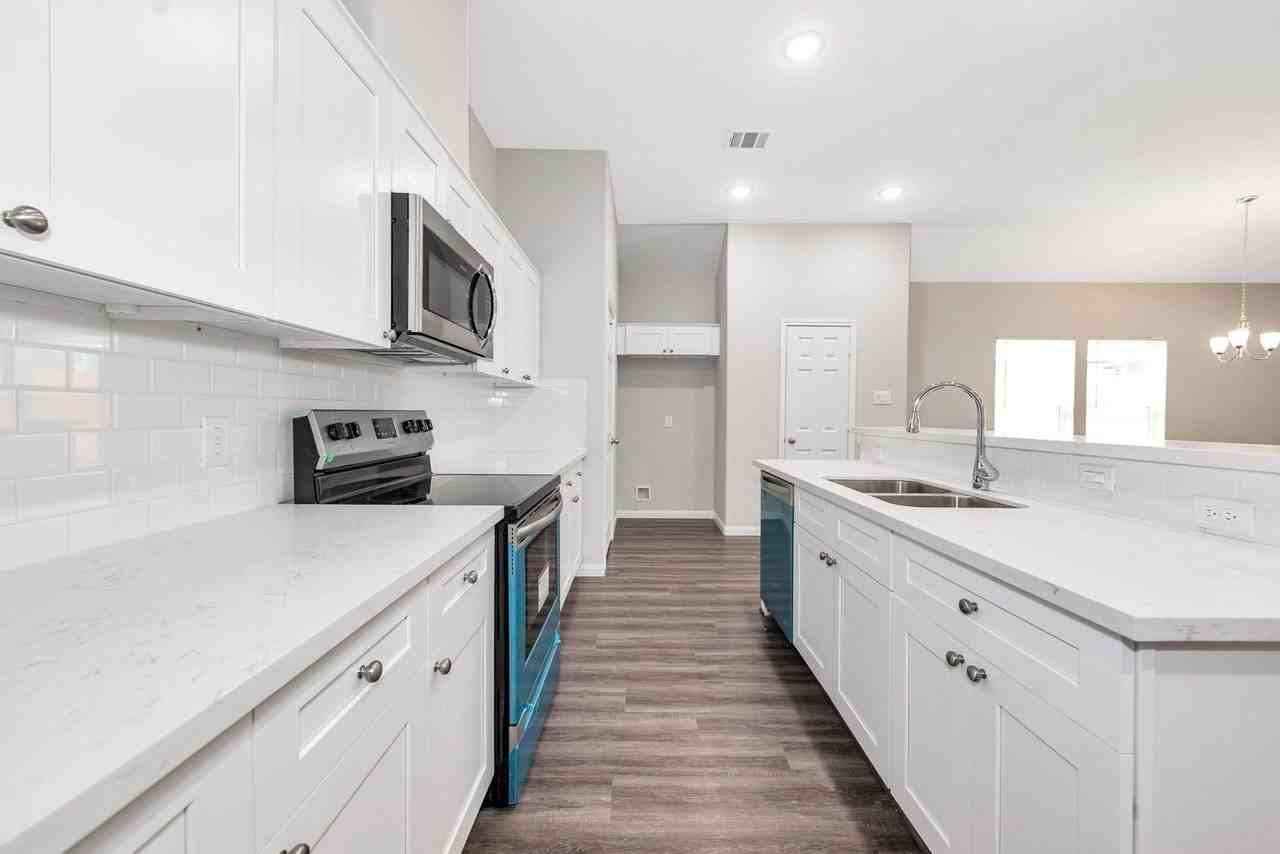 1206 Denison Ave - Photo 3 of 20