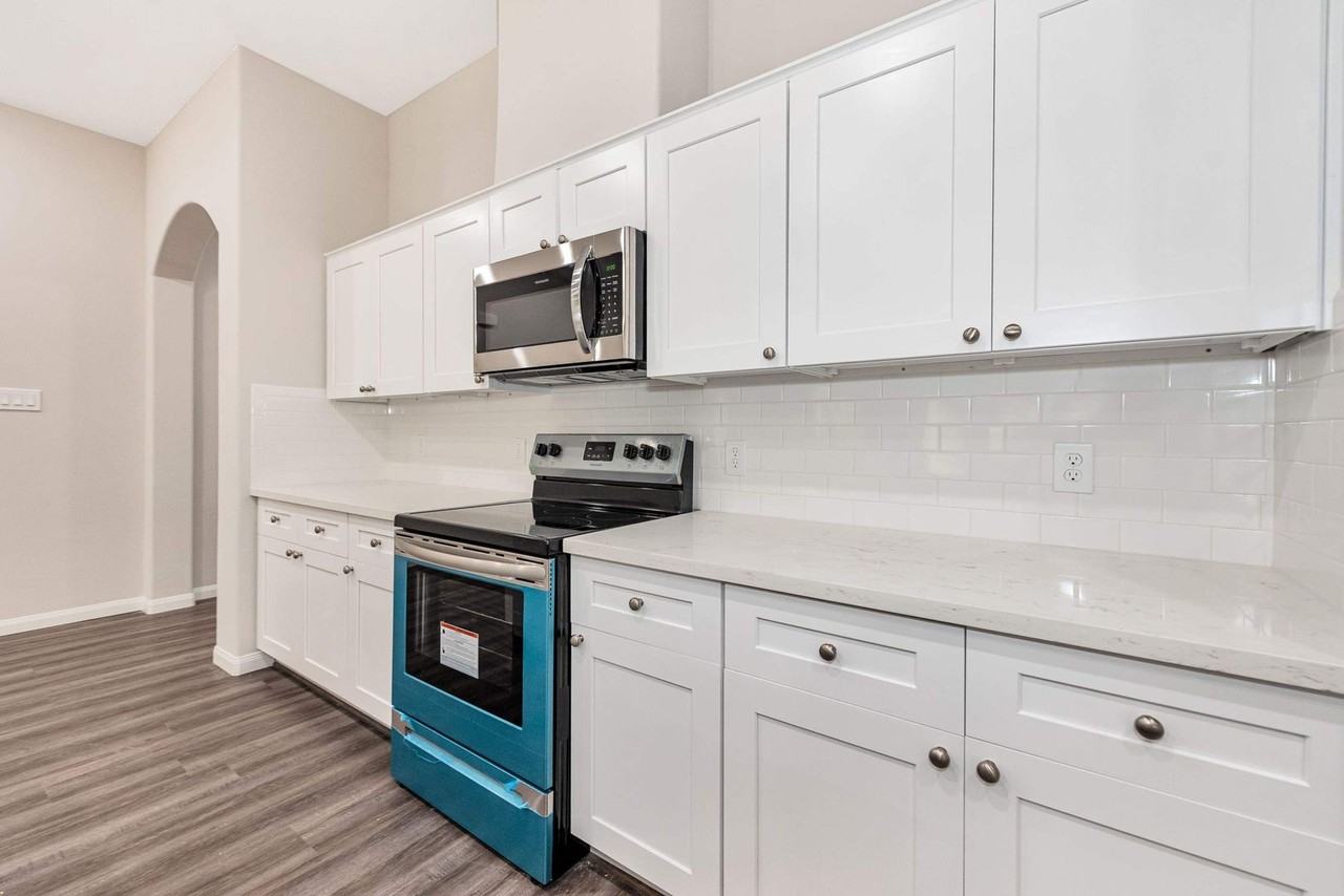 1206 Denison Ave - Photo 4 of 20