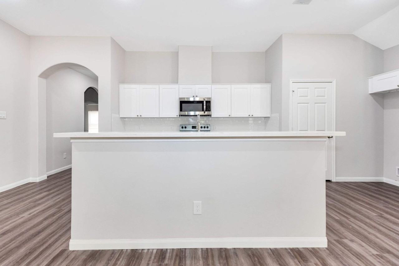 1206 Denison Ave - Photo 5 of 20
