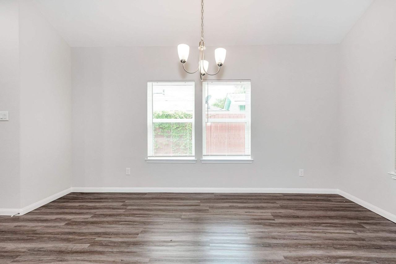 1206 Denison Ave - Photo 6 of 20