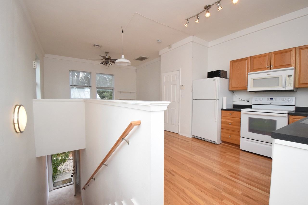 2102 Greenwood Ave Apt B - Photo 4 of 16
