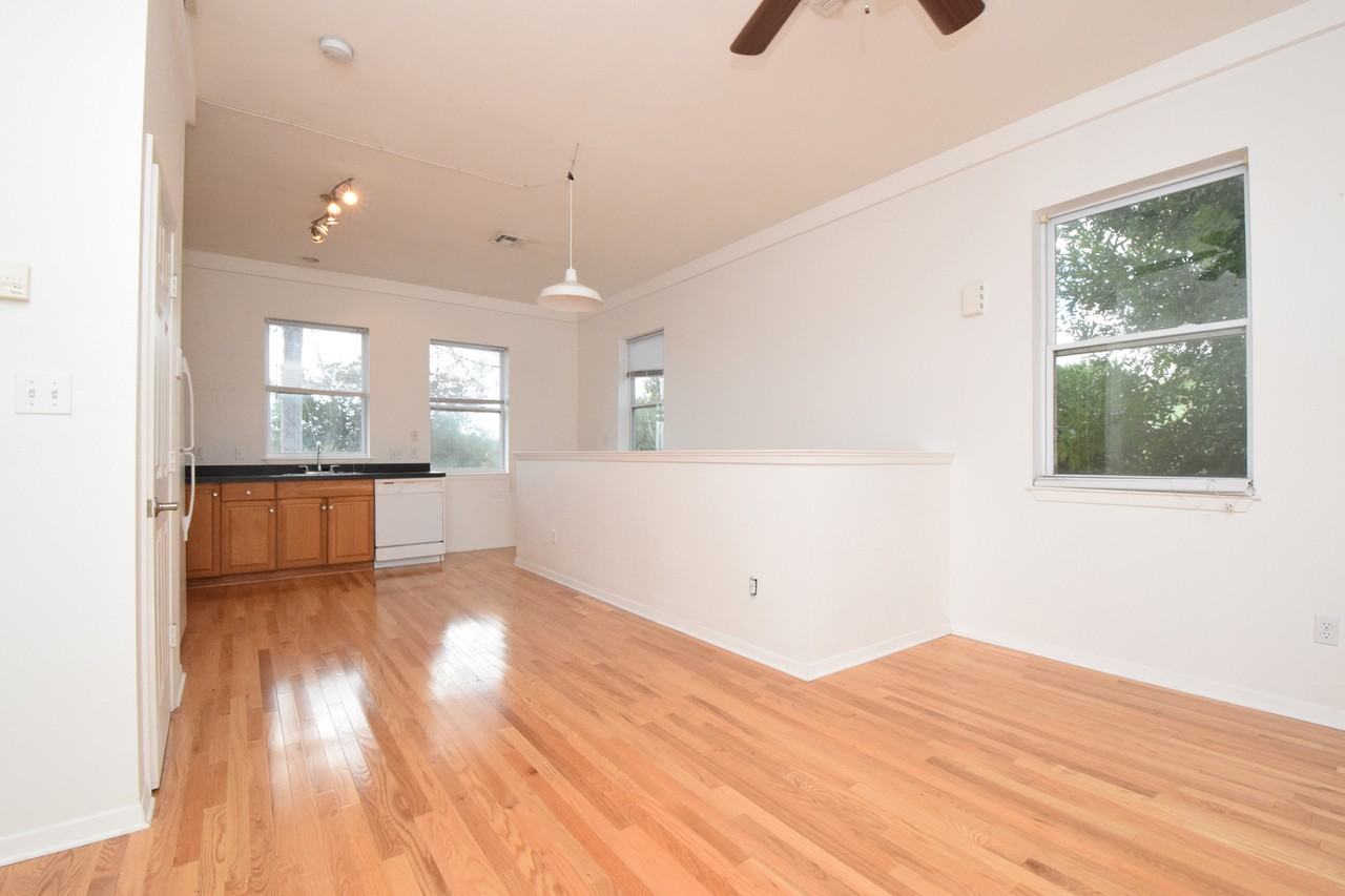 2102 Greenwood Ave Apt B - Photo 5 of 16