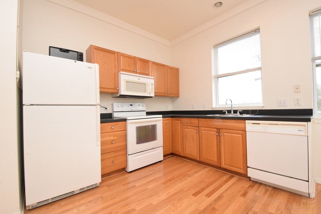 2102 Greenwood Ave Apt B - Photo 7 of 16