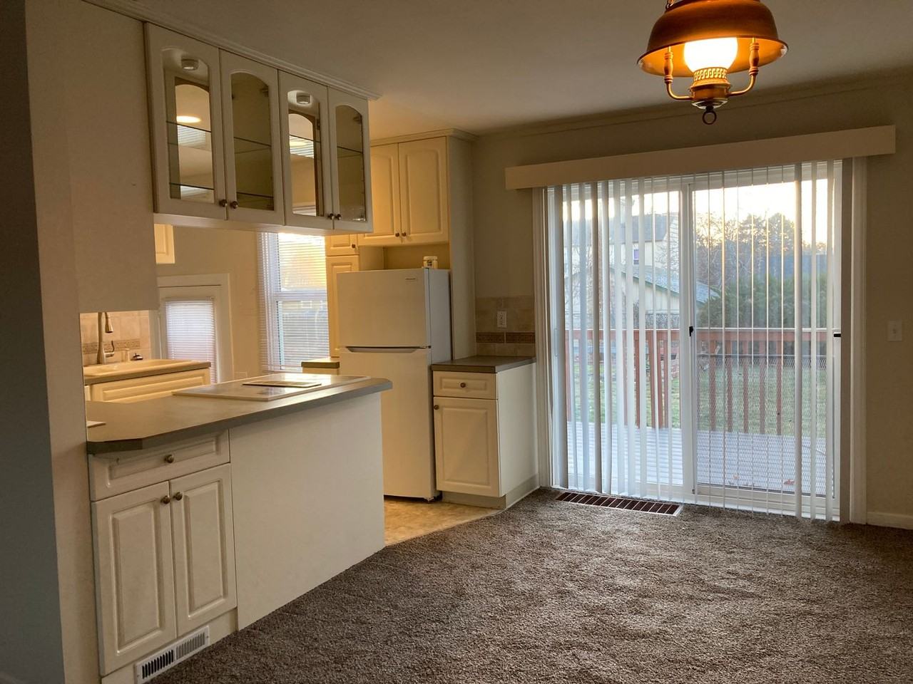 319 Douglass Ave - Photo 3 of 28