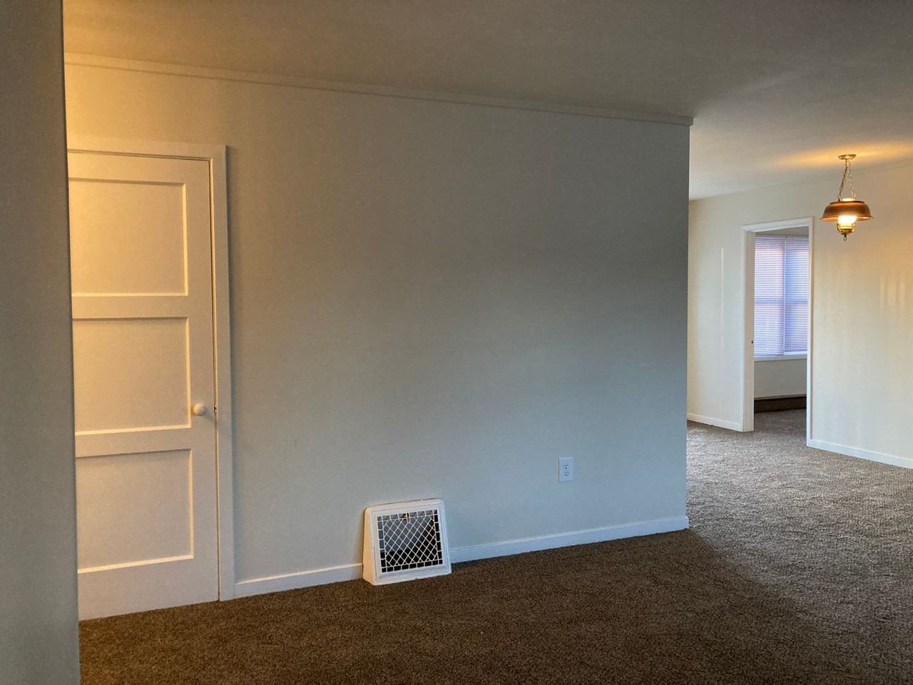 319 Douglass Ave - Photo 5 of 28