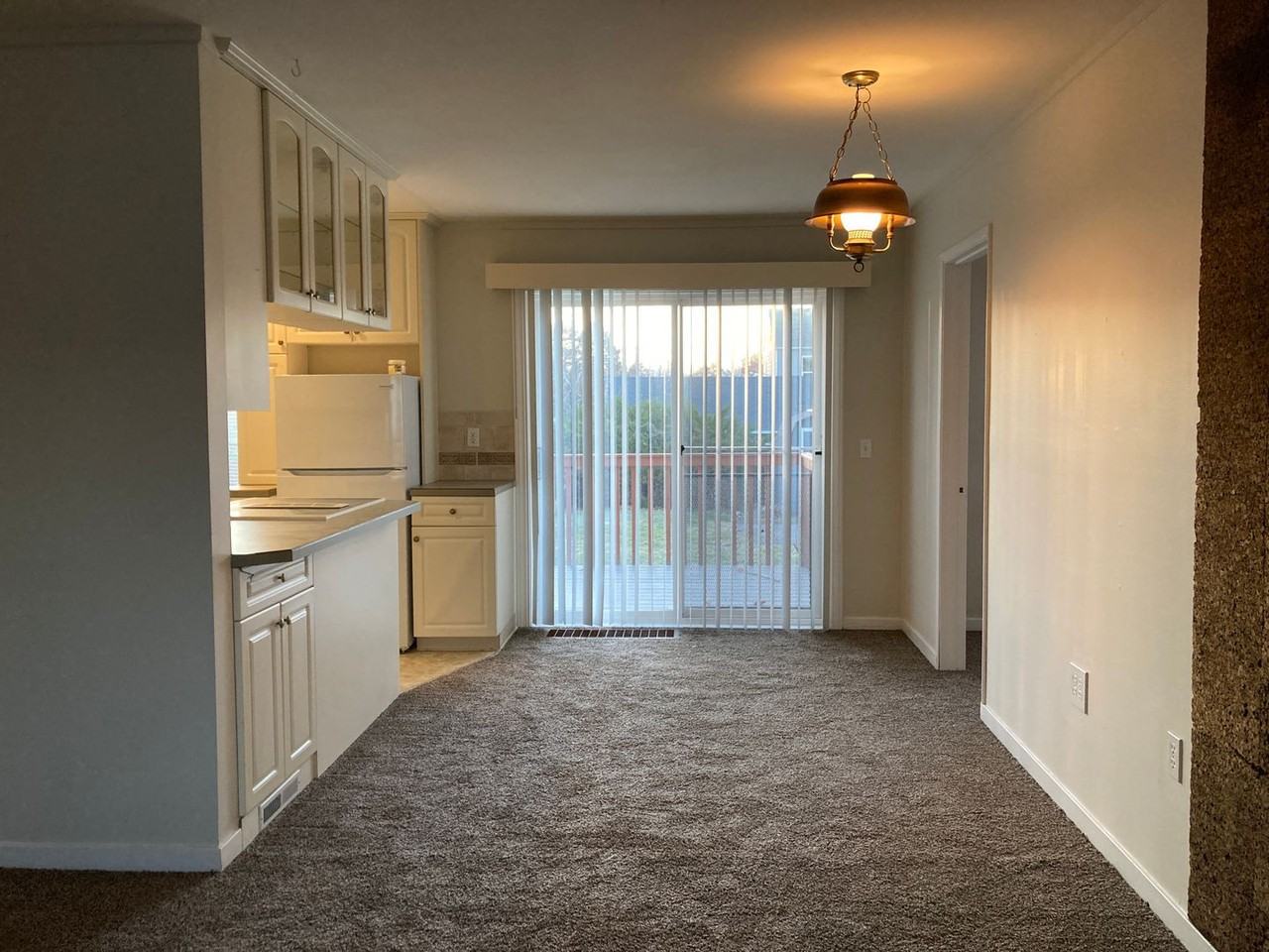 319 Douglass Ave - Photo 7 of 28