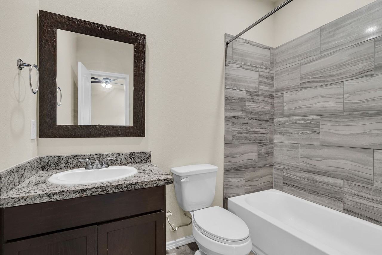 15841 Beechnut Dr - Photo 5 of 19