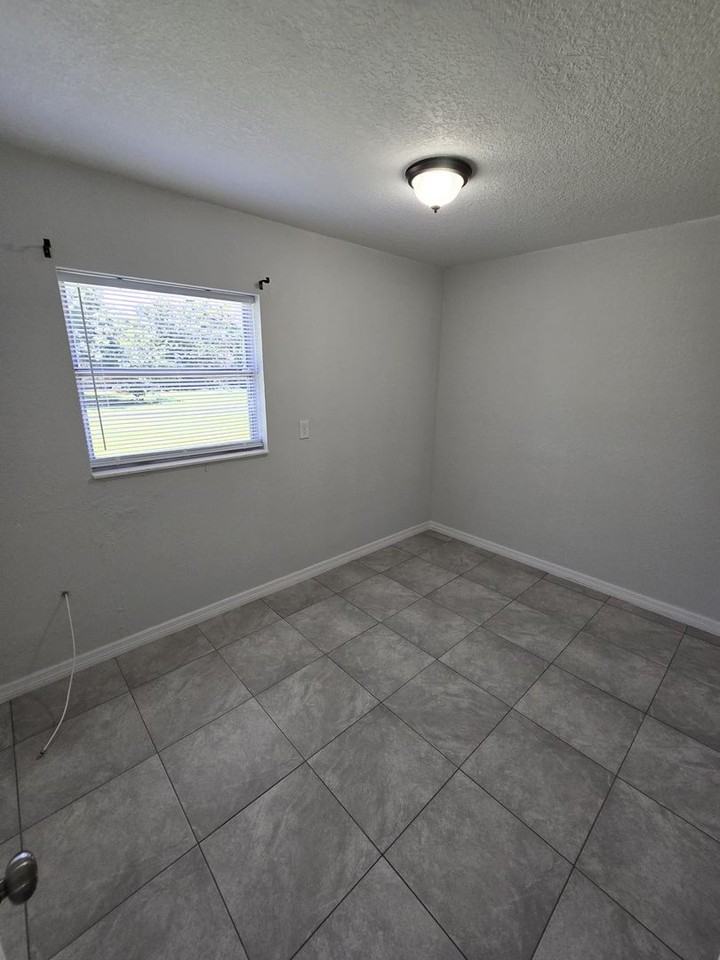 4003 Avenue I - Photo 4 of 9