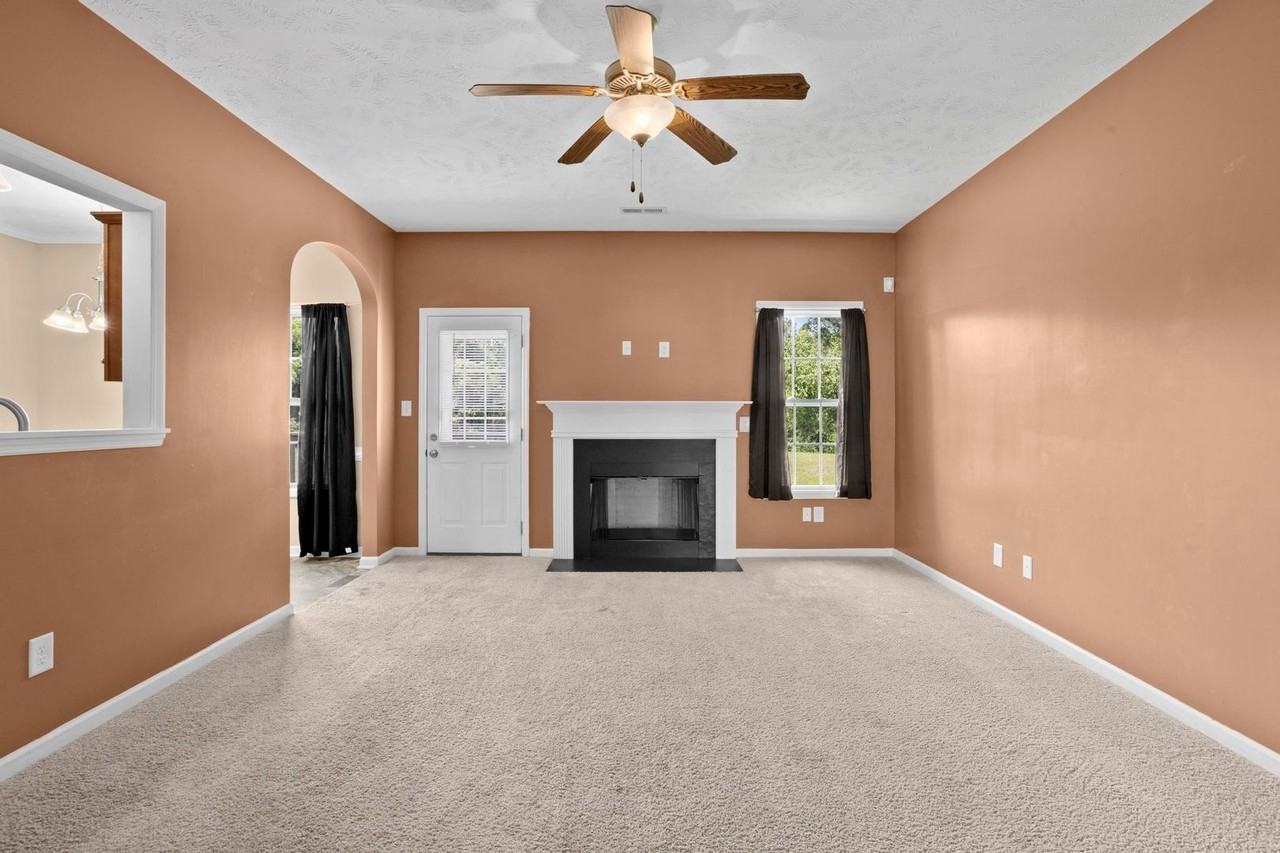 215 Classy Ct - Photo 3 of 20