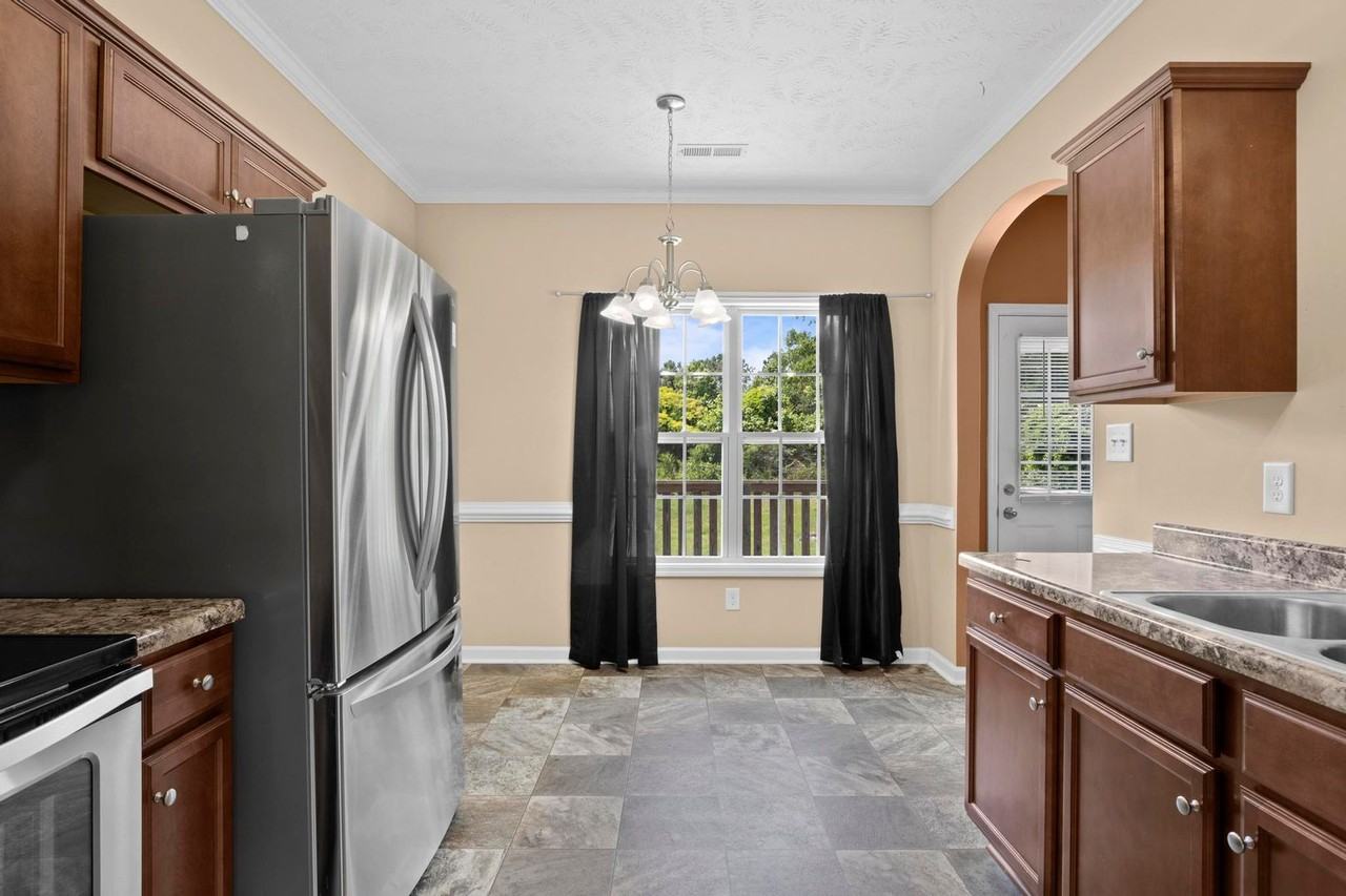 215 Classy Ct - Photo 4 of 20