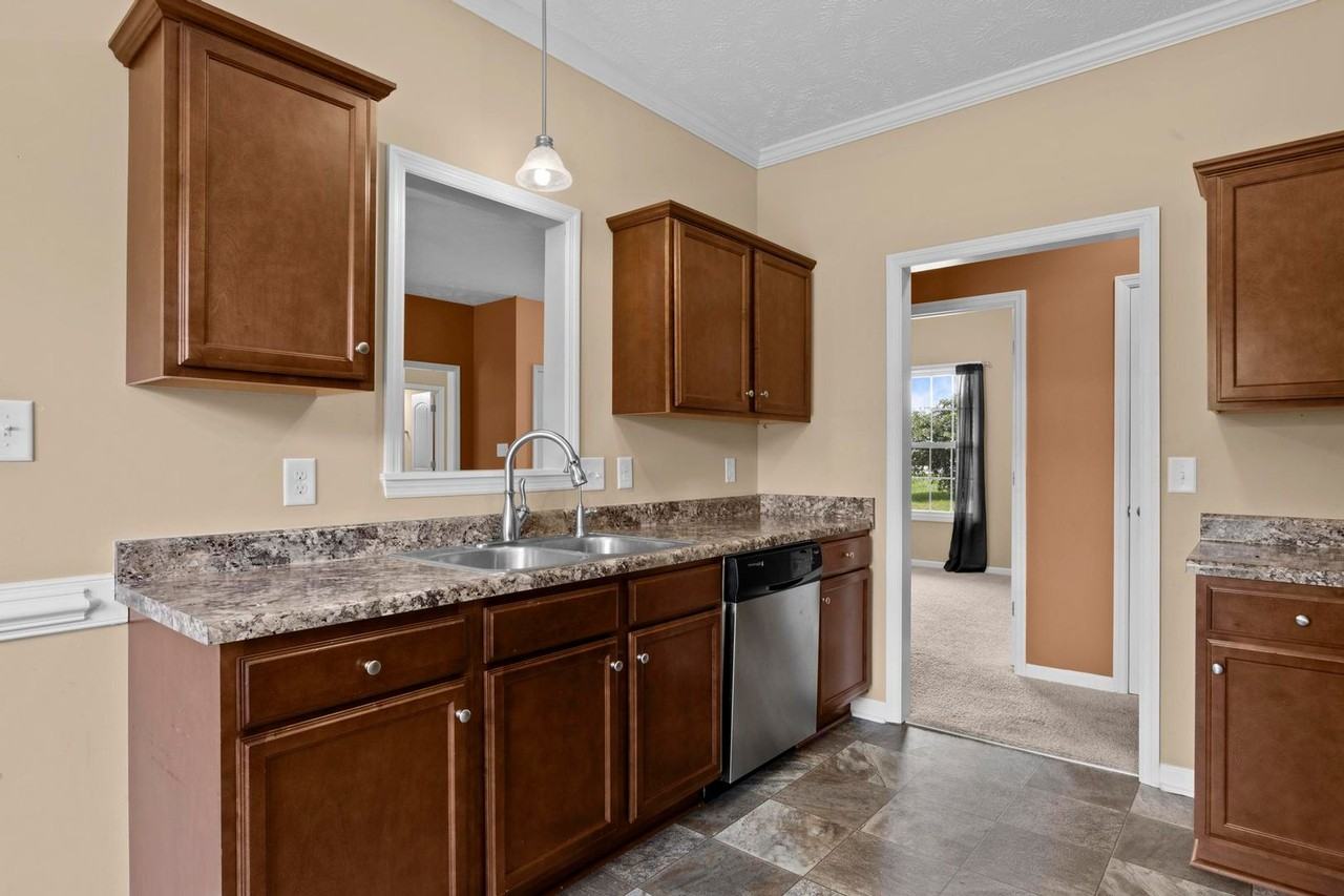 215 Classy Ct - Photo 6 of 20