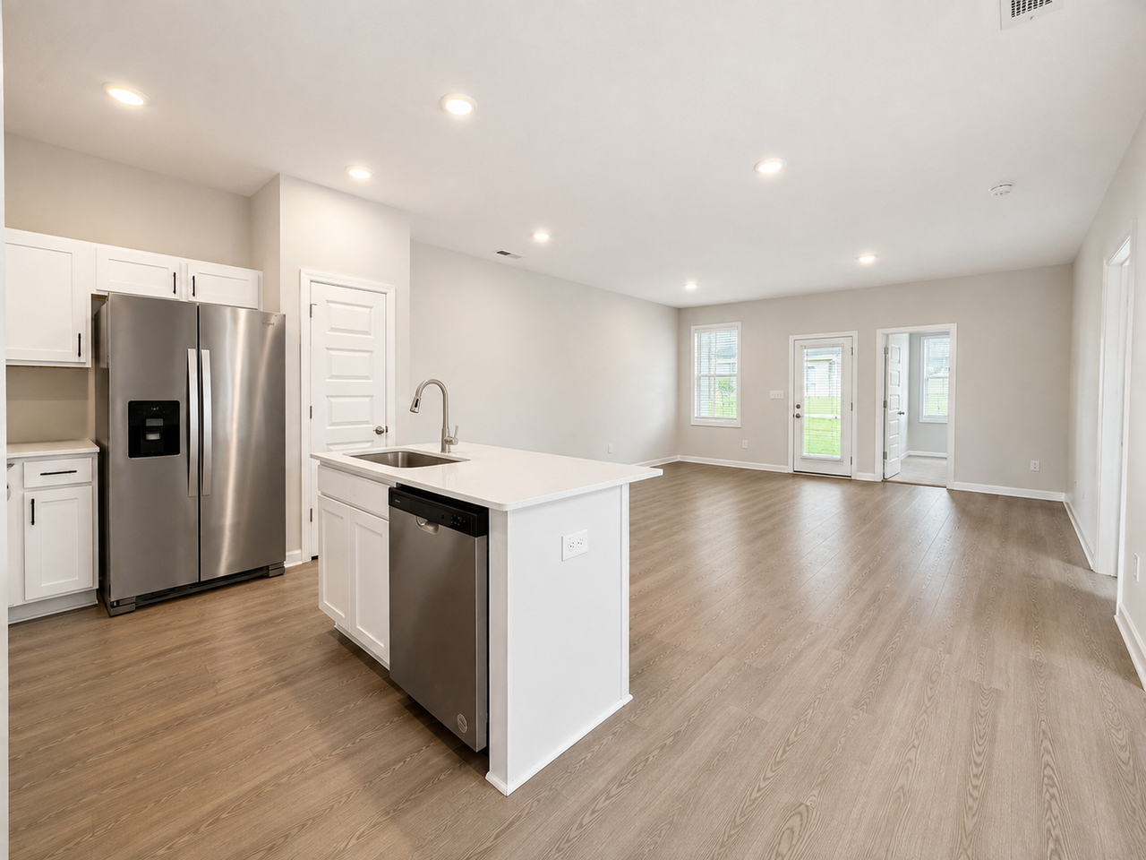 315 Sandpiper St - Photo 3 of 15