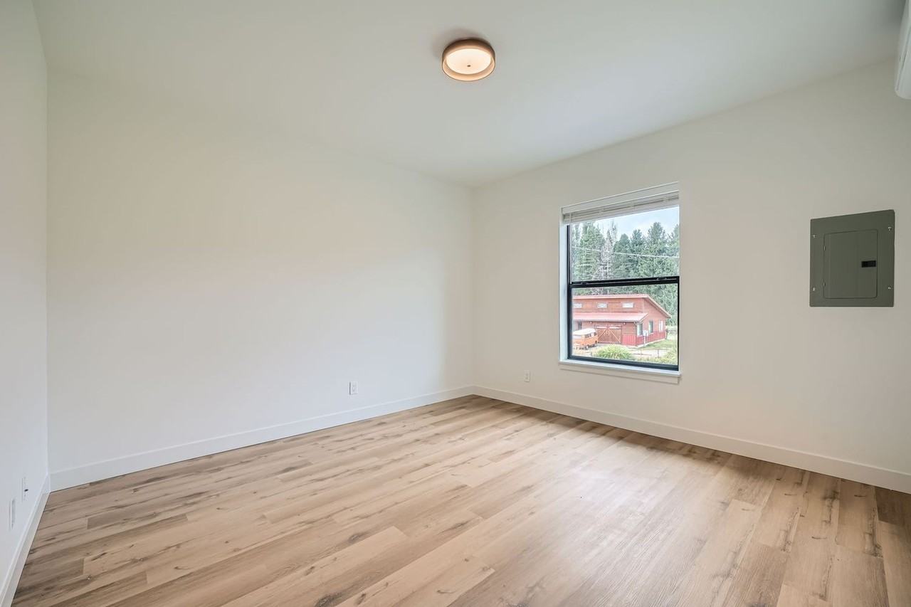 31628 W Commercial St - Photo 6 of 10