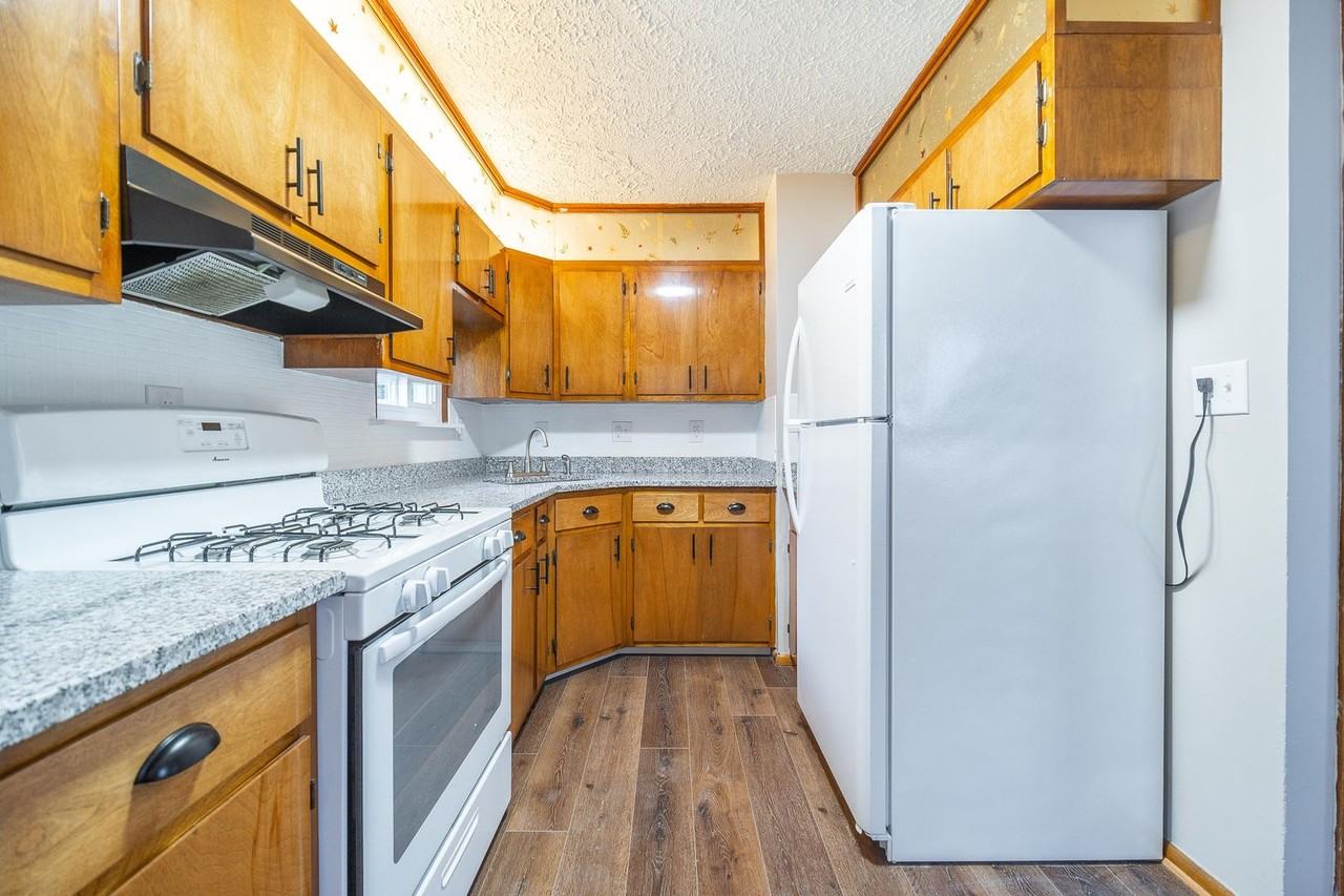 1193 Carolyn Ave - Photo 5 of 18
