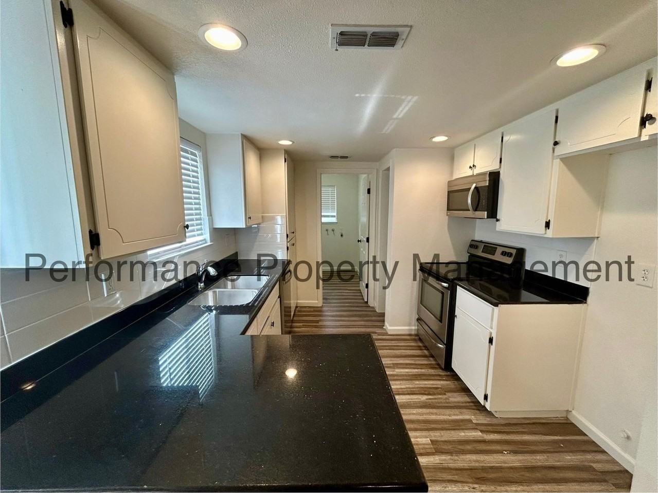 8615 Newgate Ct - Photo 4 of 19