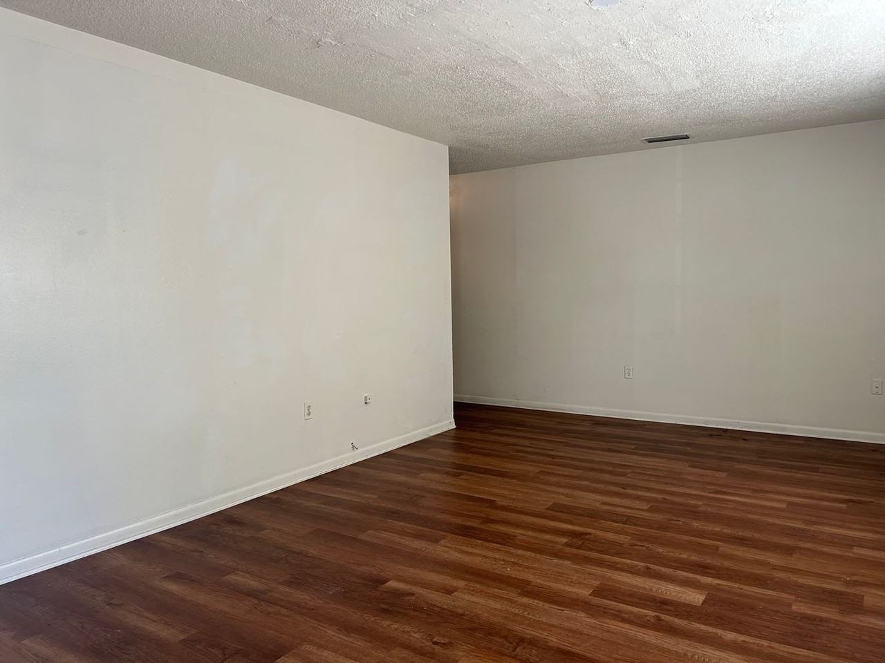 1110 N Brunnell Pkwy - Photo 2 of 10