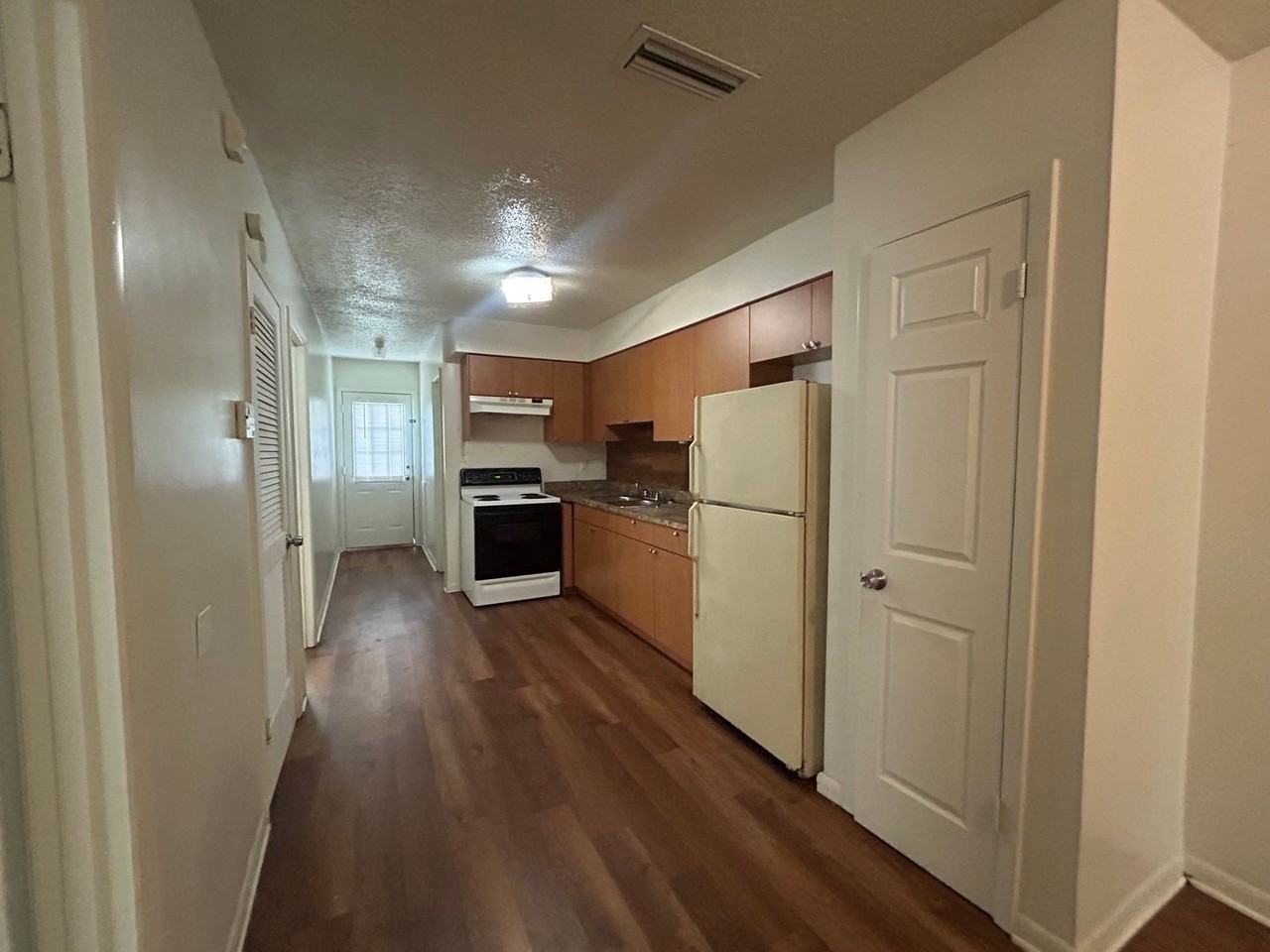 1110 N Brunnell Pkwy - Photo 4 of 10