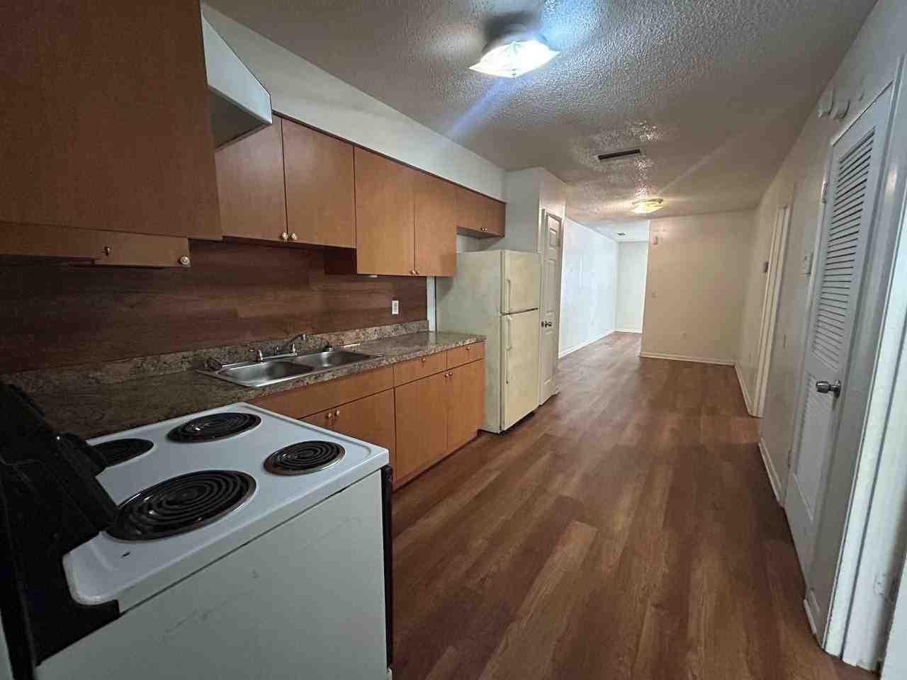 1110 N Brunnell Pkwy - Photo 5 of 10