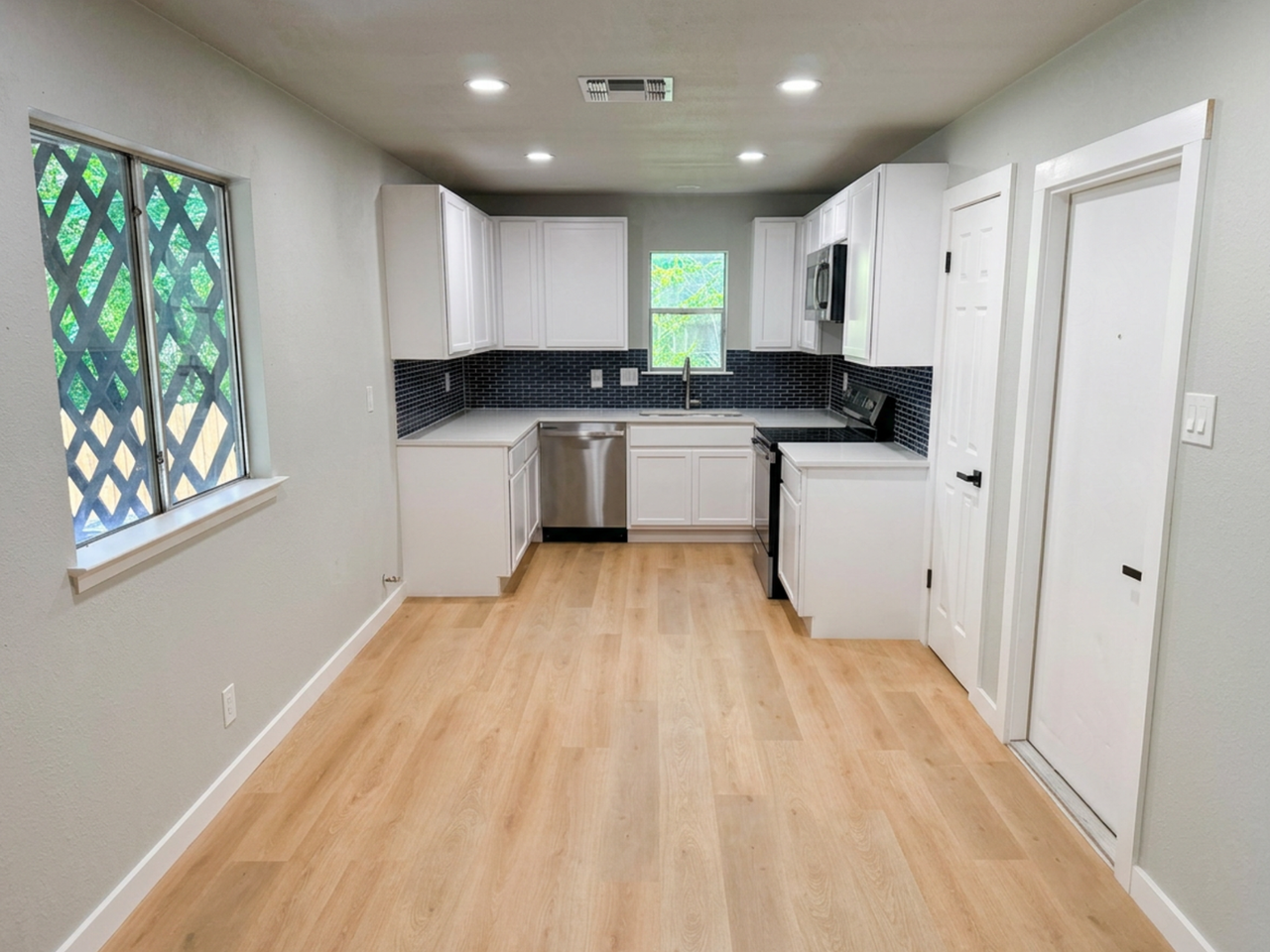 8726 Timberbriar St - Photo 5 of 15
