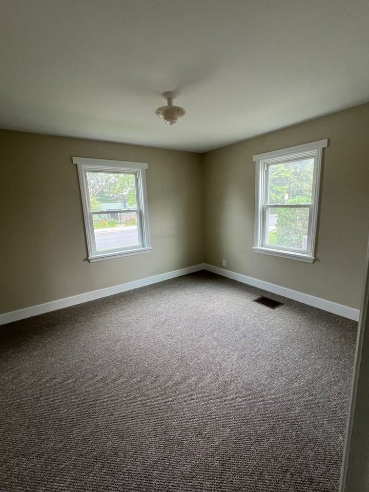 262 Mcknight St - Photo 5 of 9