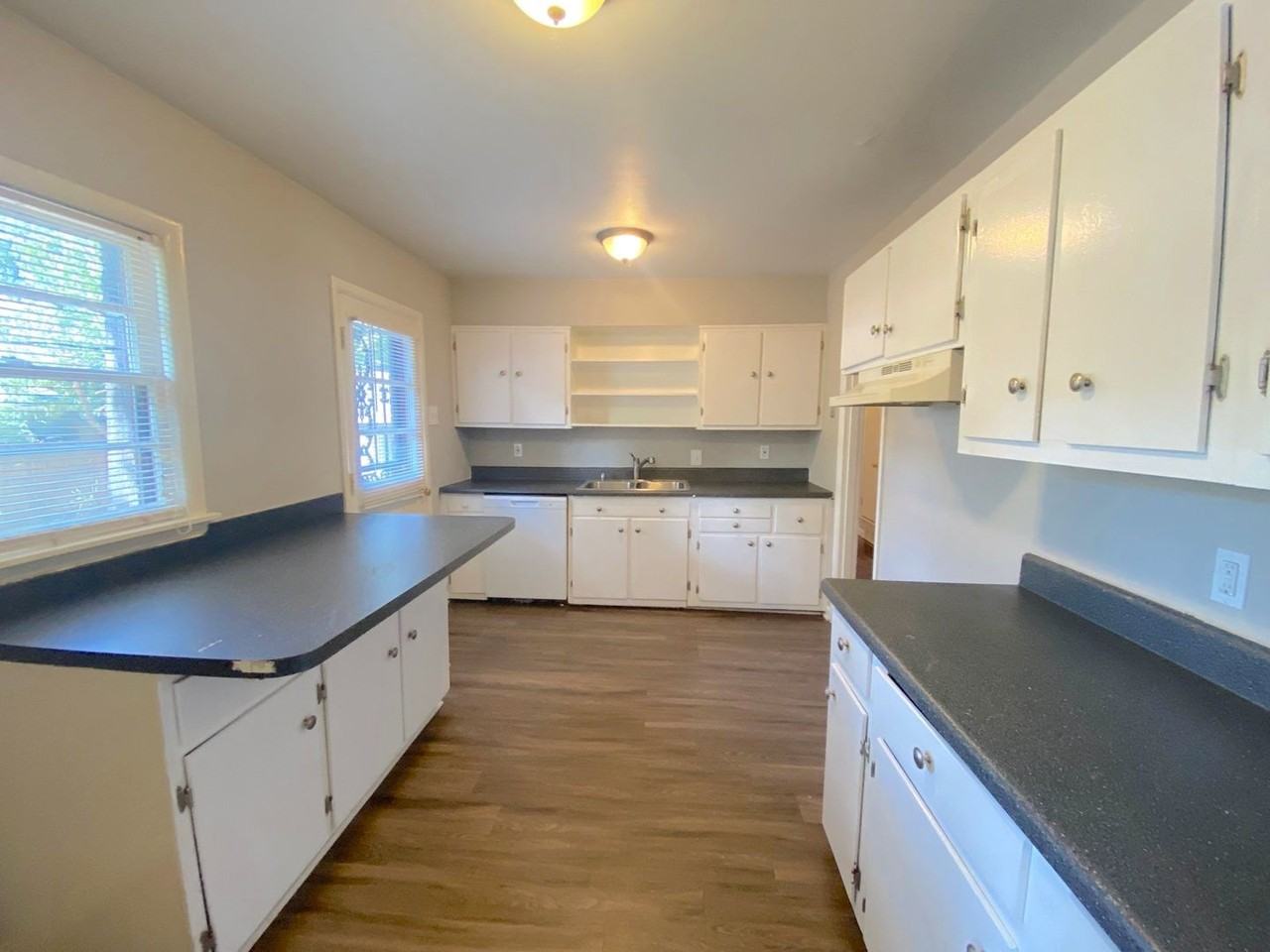 1729 Dorrie Ln - Photo 2 of 10