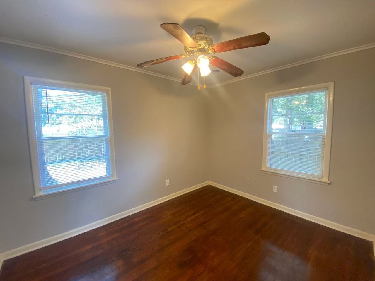 1729 Dorrie Ln - Photo 4 of 10