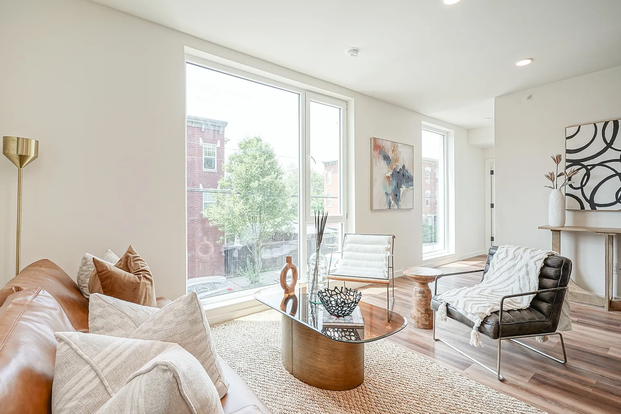 1301 Bainbridge St - Photo 4 of 14