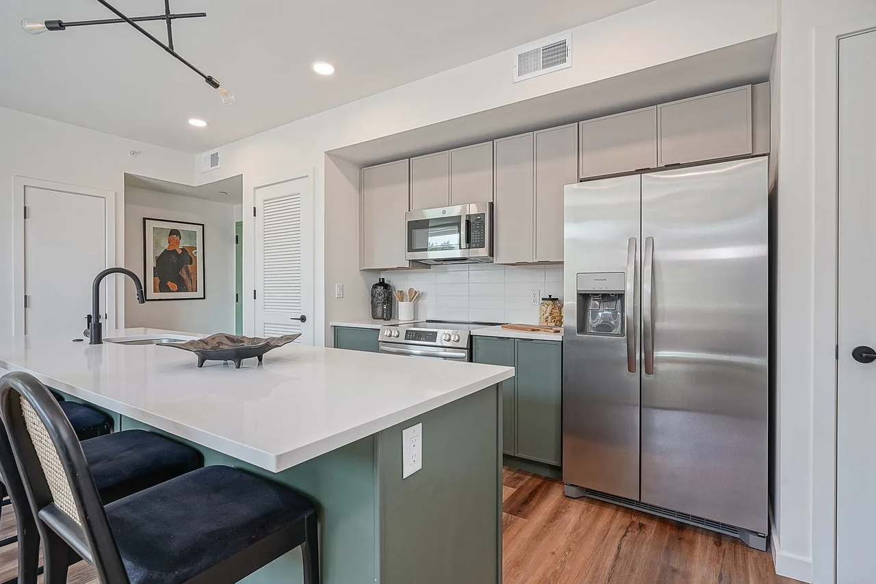 1301 Bainbridge St - Photo 6 of 14
