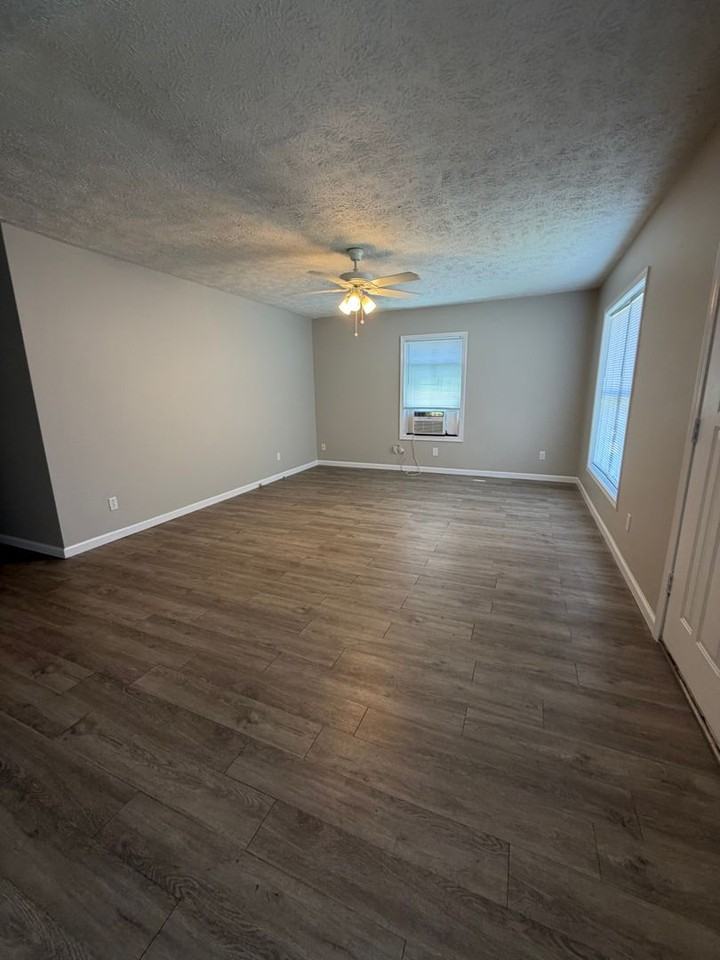 44 Monroe Ave - Photo 2 of 8
