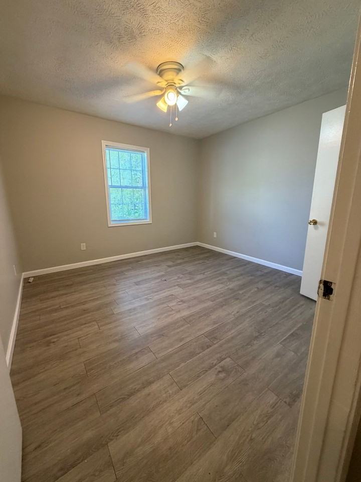44 Monroe Ave - Photo 5 of 8